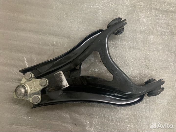 Рычаг подвески нижний передний правый Renault