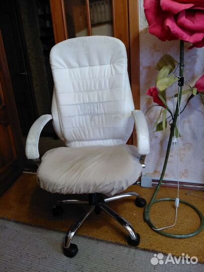 Офисное кресло