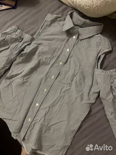 Коробка с одеждой и мелочами