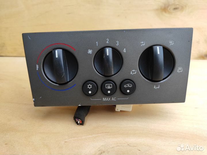 Блок управления кондиционером на Опель Мерива А