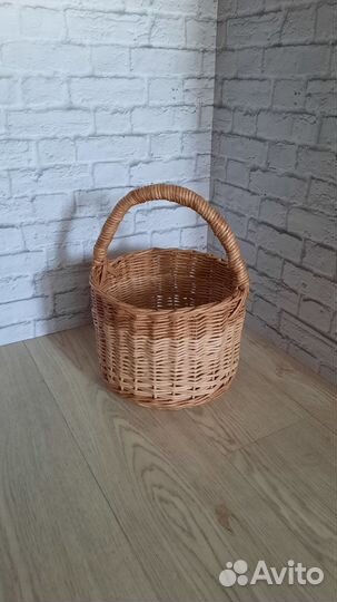 Корзина плетеная из бумажной лозы