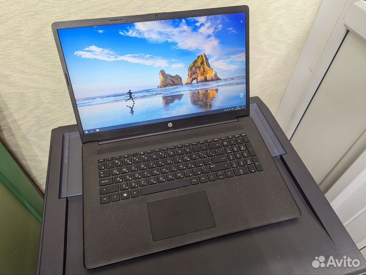 Ноутбук hp laptop 17-cr0091ur+сумка