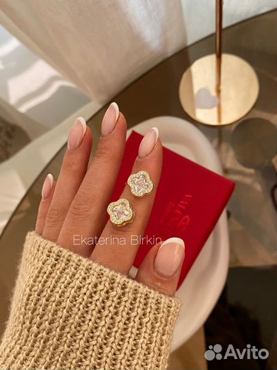 Серьги клевер кристаллы цвет золото маленькие