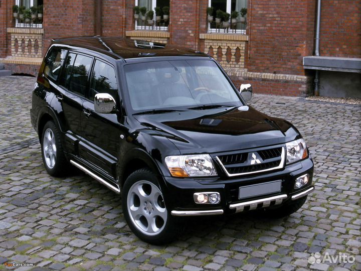 Стекло лобовое Mitsubishi Pajero