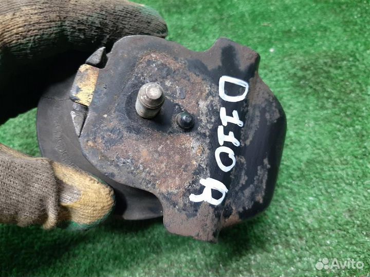 Опора (подушка) двигателя правая Suzuki Grand Vit