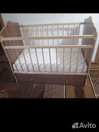 Детская кровать с маятником и ящиком