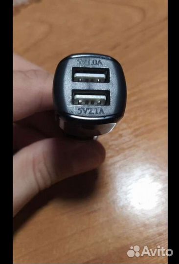 Автомобильное зарядное устройство для телефона