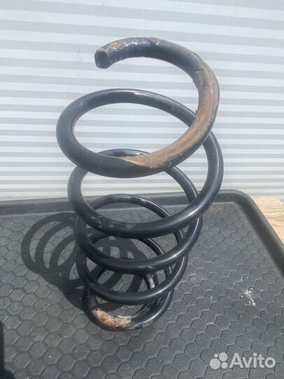 Пружина передней стойки VW Touran