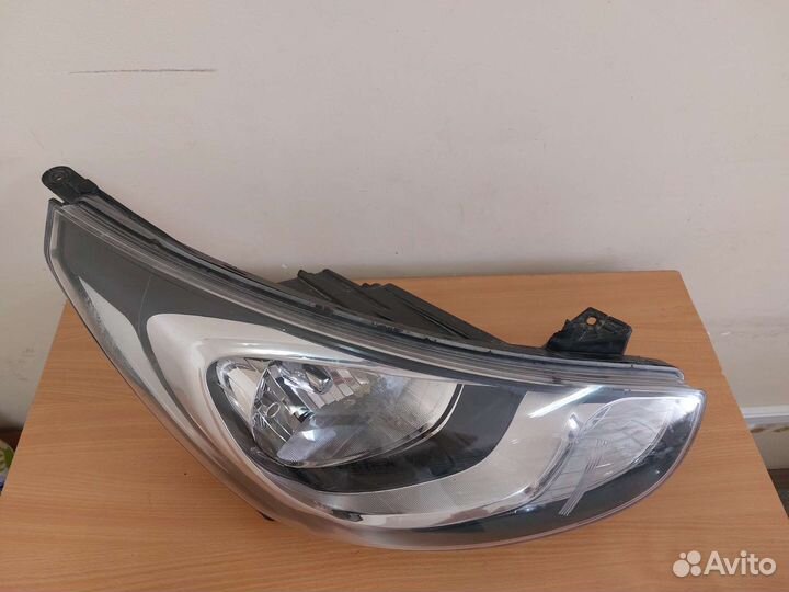 Фара правая Hyundai Solaris 1
