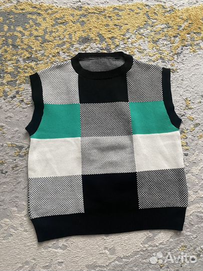 Жилетка женская вязаная