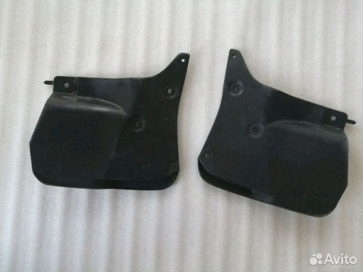 Брызговик передний Lexus Lx 570