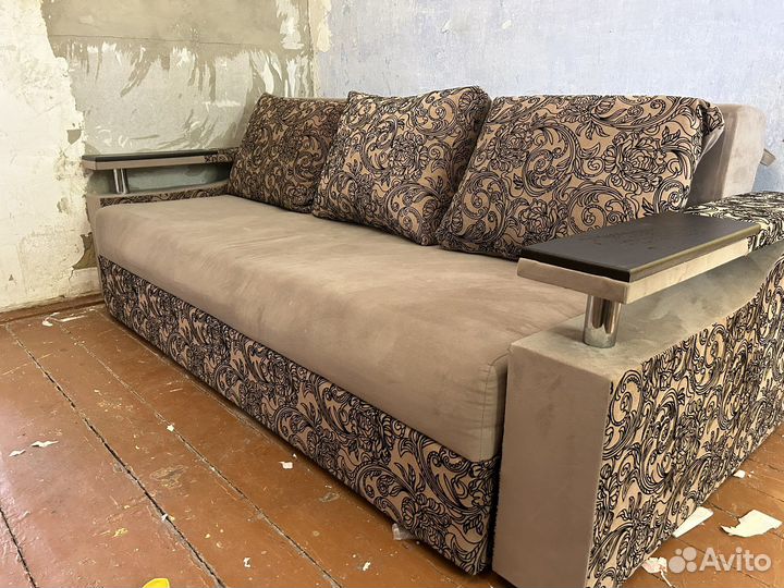 Диван,стол,тумба