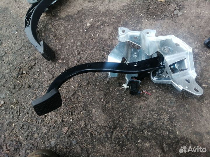Педали тормоз газ сцепление Opel Astra H