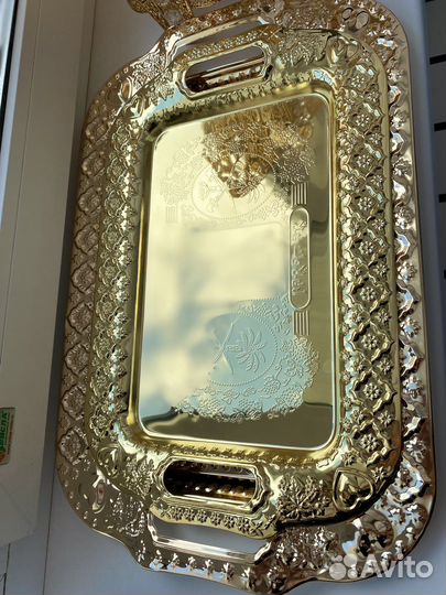 Поднос металлический золотой