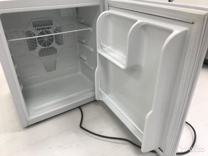 Мини-холодильник под ремонт или на запчасти