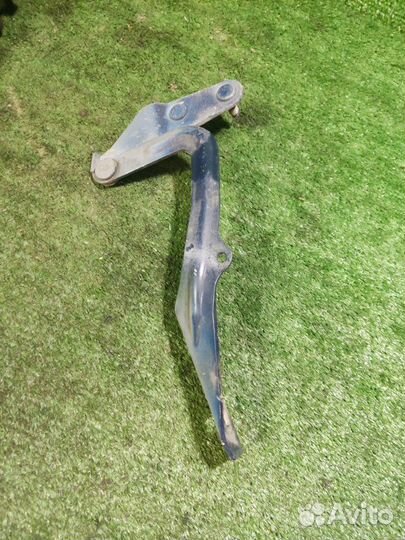 Петля капота левая Ford Focus 2 1.8 2010