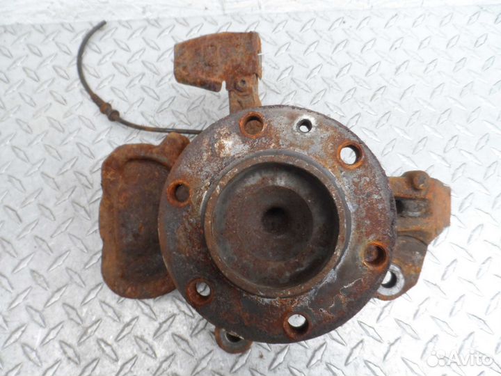 Кулак поворотный левый Mercedes Sprinter W906