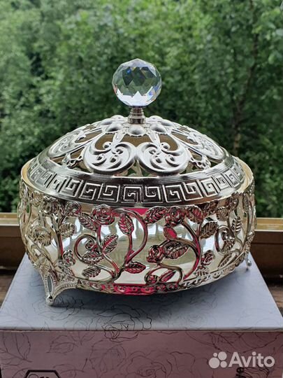 Конфетница с крышкой
