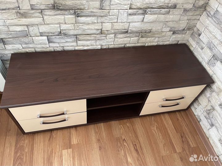 Тумба 135х43х44 универсальная (под телевизор)