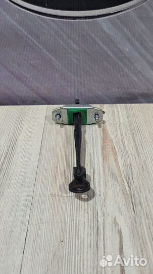 Ограничитель двери Kia sorento XM Лев, Прав