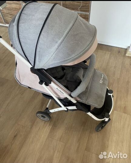 Прогулочная коляска для девочки