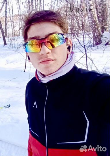 Зеркальные спортивные очки с цветными линзами