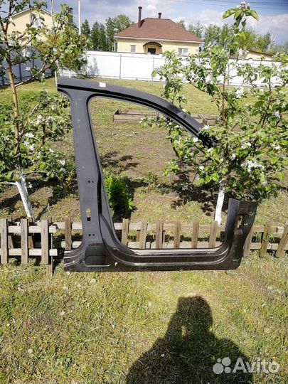 Порог, боковина на Volkswagen Tiguan правый