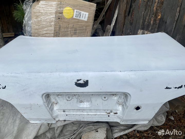 Крышка багажника Nissan Laurel 35