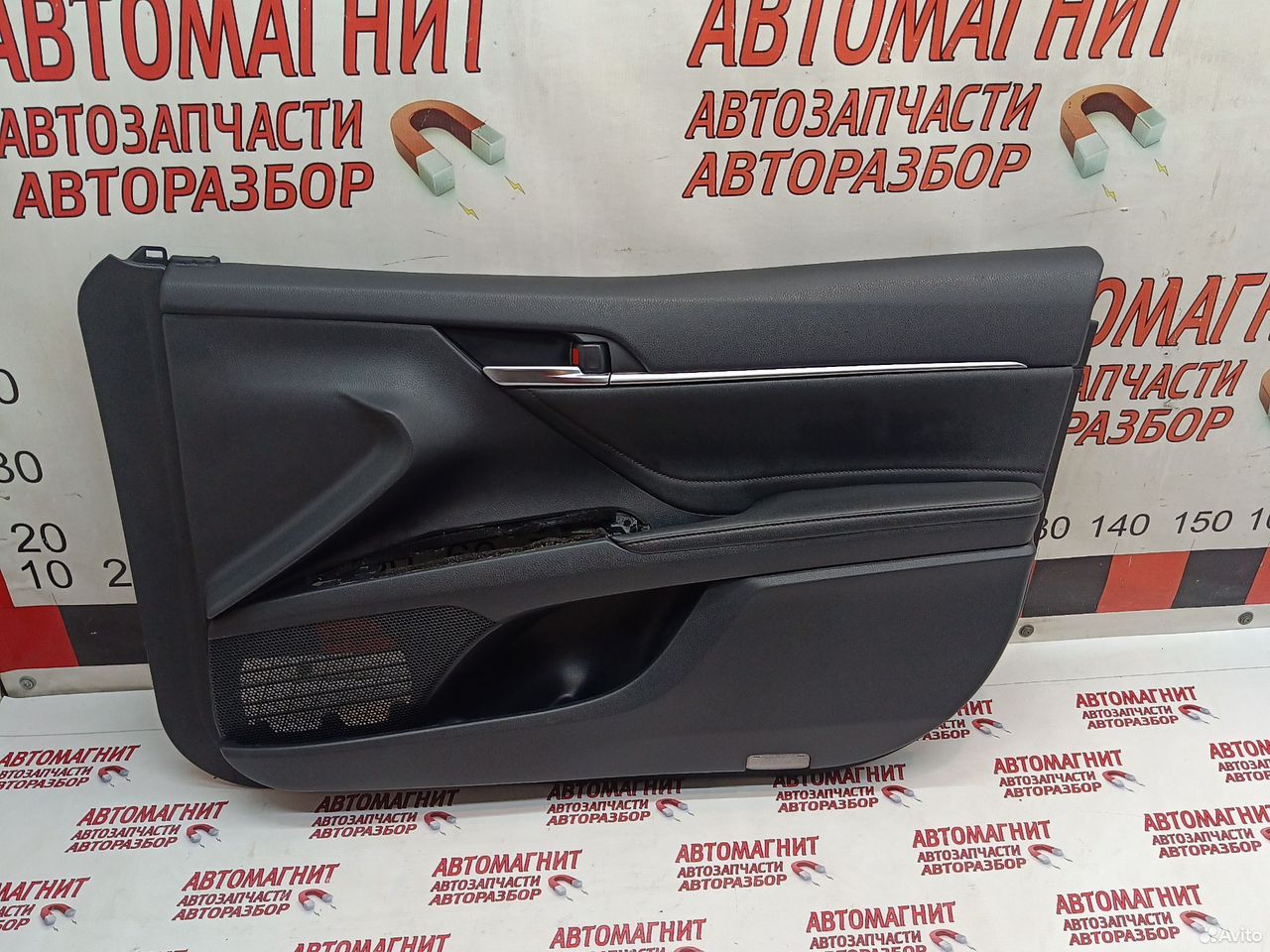 Обшивка двери передней правой Toyota Camry