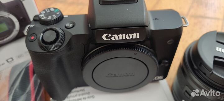 Беззеркалка Canon M50