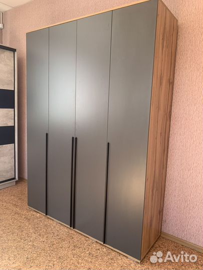 Шкаф 4 х створчатый