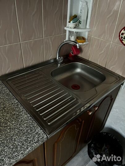 Стол,тумбочки кухонные, уголок