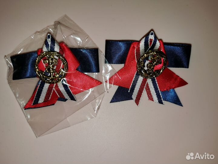 Значки праздничные якорь, бантик синий красный