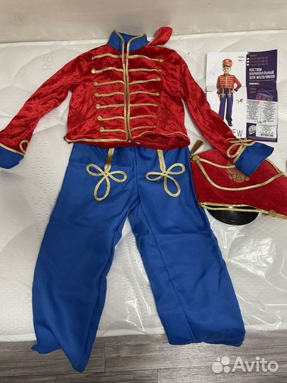 Продаю карнавальный костюм Гусара