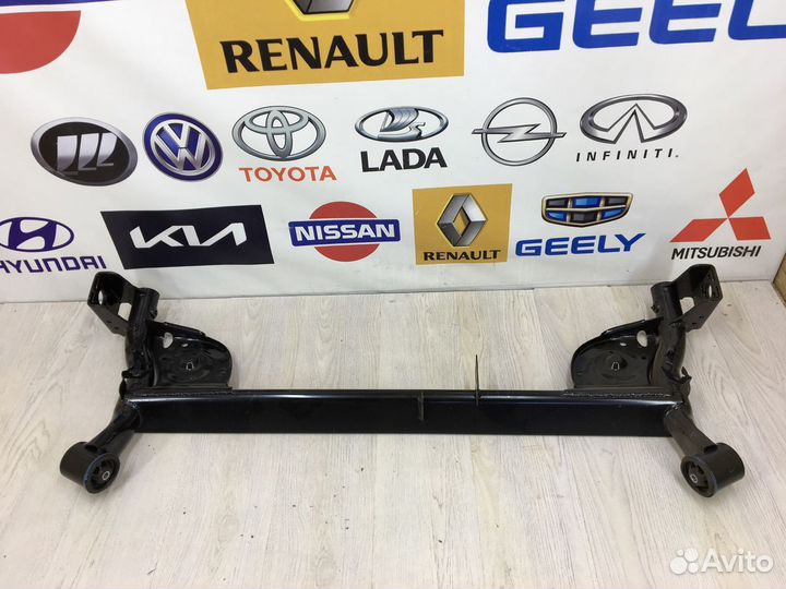 Балка подвески зад Renault sandero