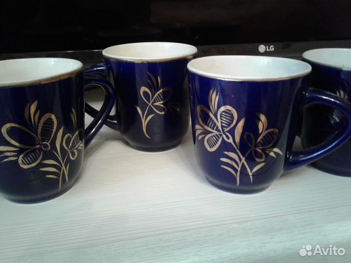 Чайник и чашки гжель