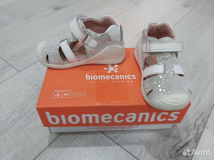 Сандалии Biomecanics 22 размер для девочки