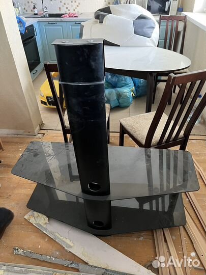 Стеклянная тумба под телевизор