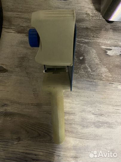 Диспенсер для скотча