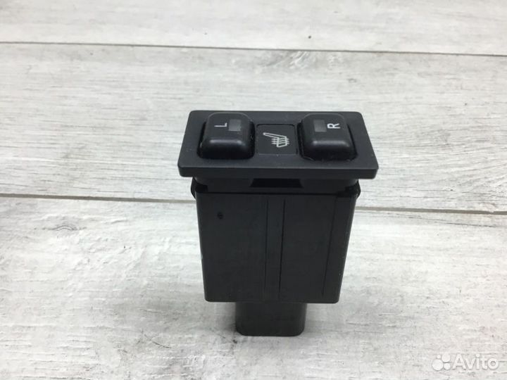 Кнопка обогрева сидений Toyota Corolla хэтчбек