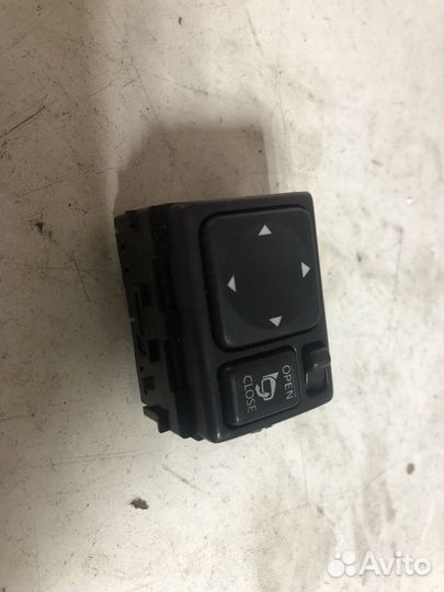 Блок управления зеркалами Nissan Tiida 1