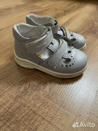 Сандали totta