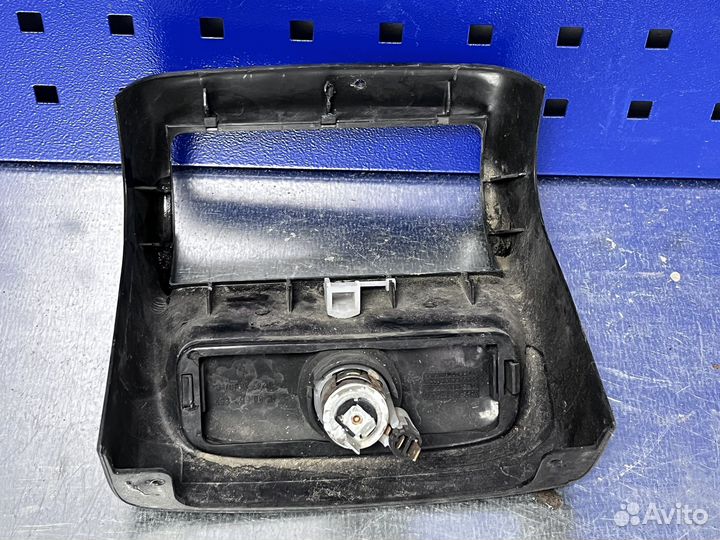 Накладка подлокотника задняя с прикуривателем