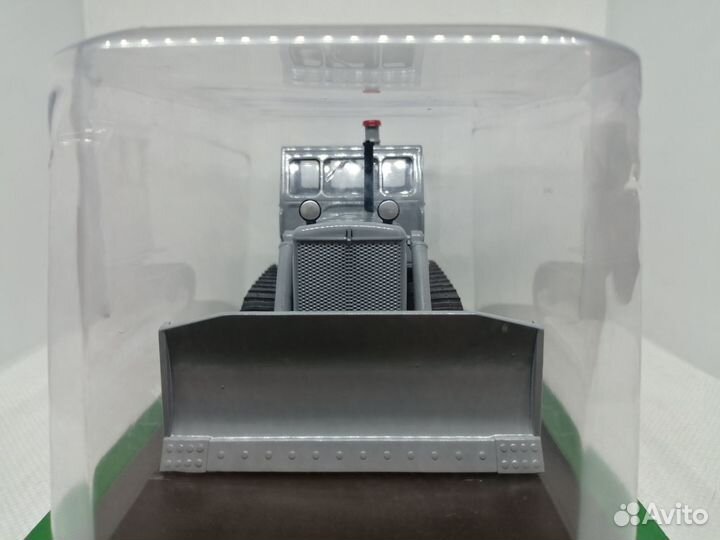 Модель Гусеничный промышленный трактор Т-100М