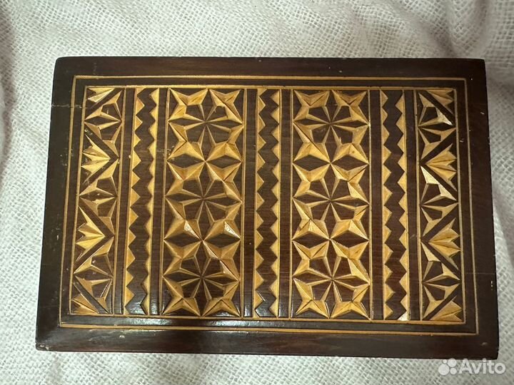 Шкатулка резная деревянная винтаж