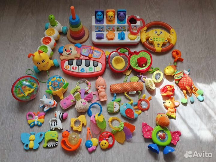 Развивающие игрушки для малышей пакетом