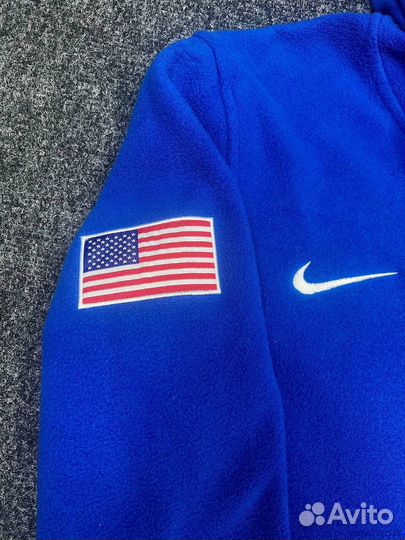 Кофты Nike USA: тепло и движение в каждом шаге