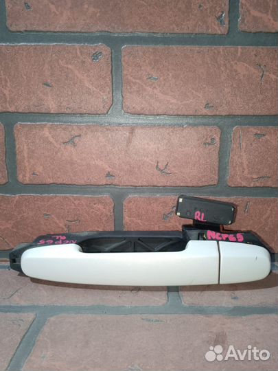 Ручка двери внешняя toyota IST NCP65 1NZ-FE RR/LH