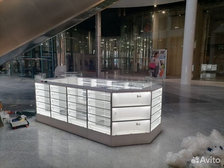 Витрина, стеллажи, прилавки, полки