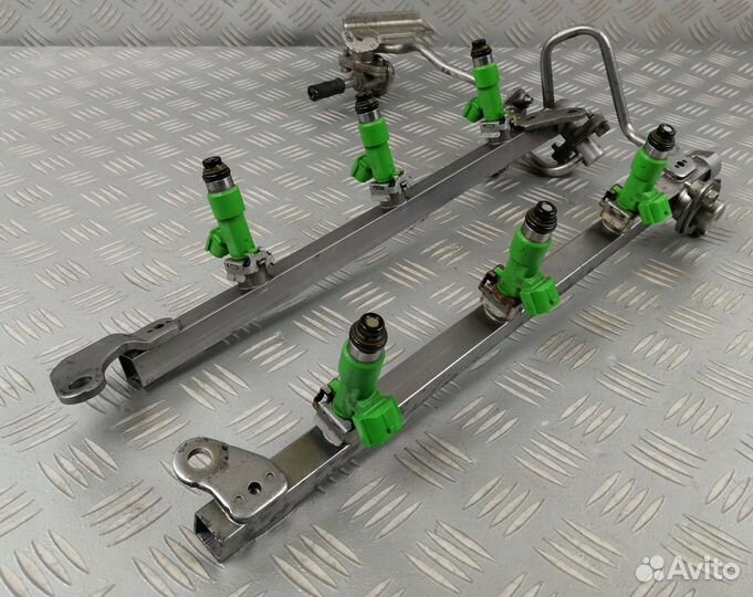 Топливная рампа с форсунками vq35hr